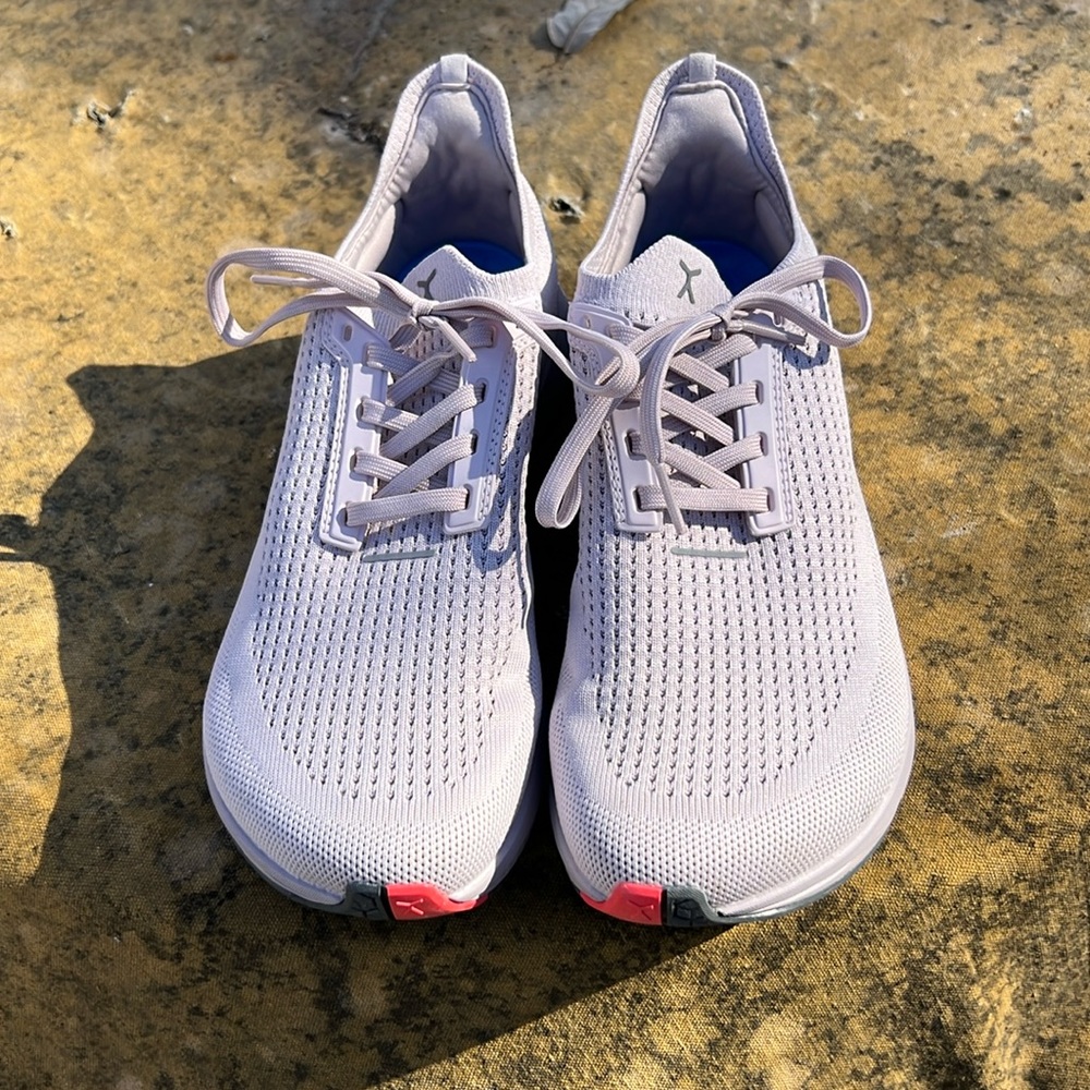 Ladies Flux adapt running shoes in dove grey. Size 8.5.